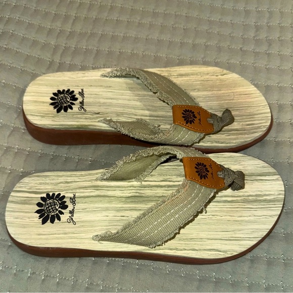 Yellow Box Gerri Sandals in Sage color. Size 7.5. Worn once EUC - Picture 2 of 9